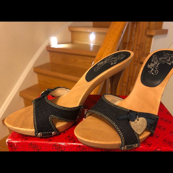 Guess - NEW Never Wear !!!!! - Picture 2 of 6